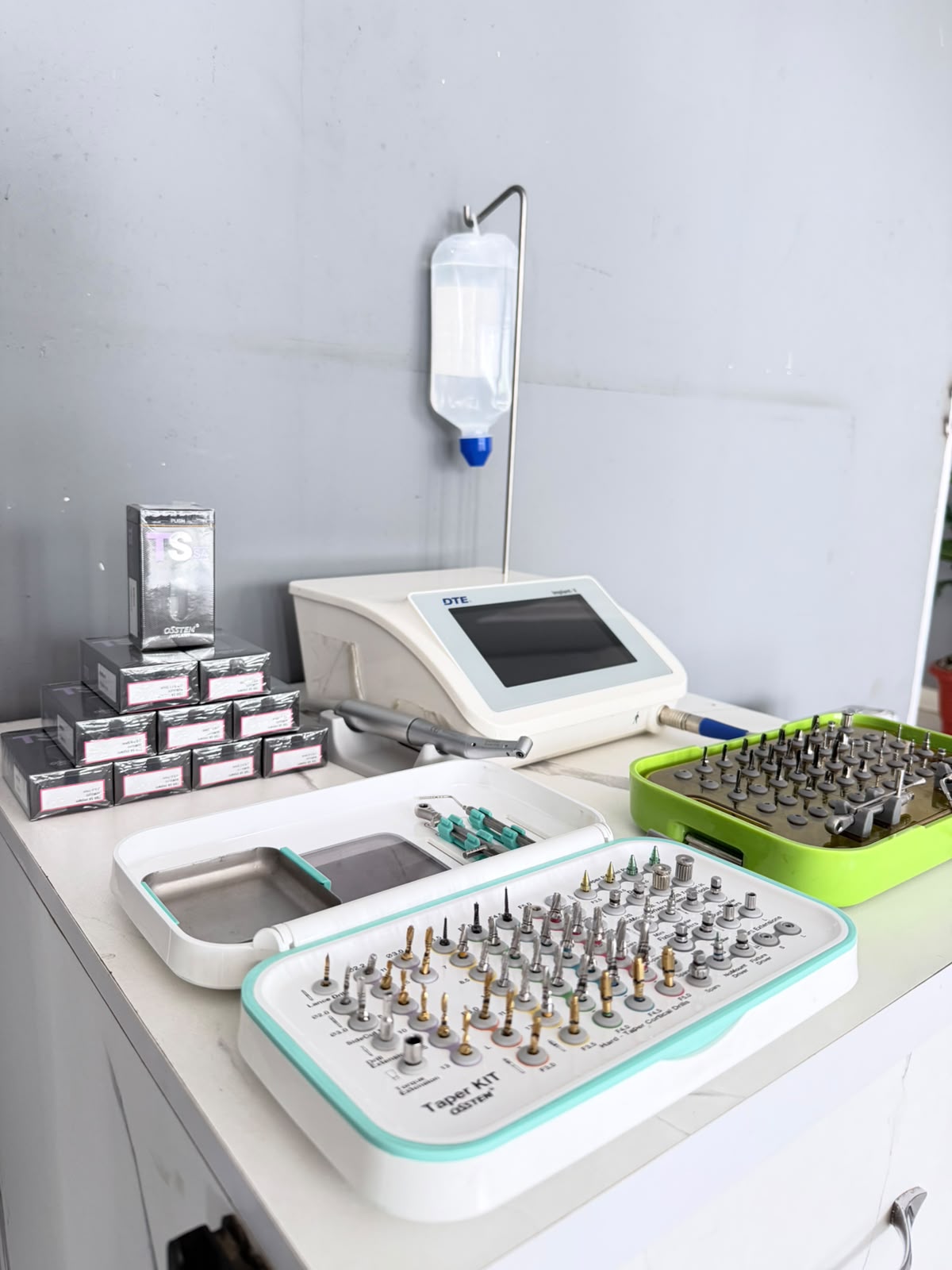 Dental instruments and equipment tray