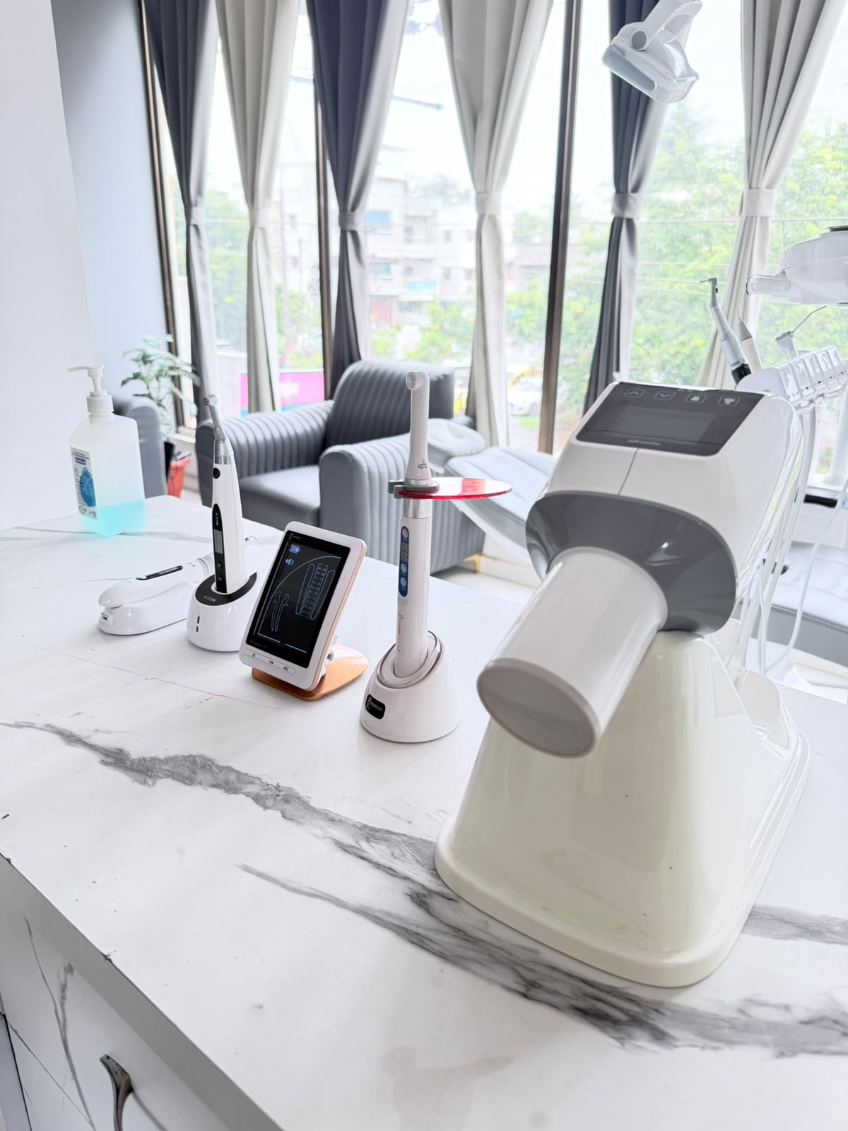State-of-the-art dental equipment at Dr. Patil & Dr. Patole Dental Clinic, Kolhapur