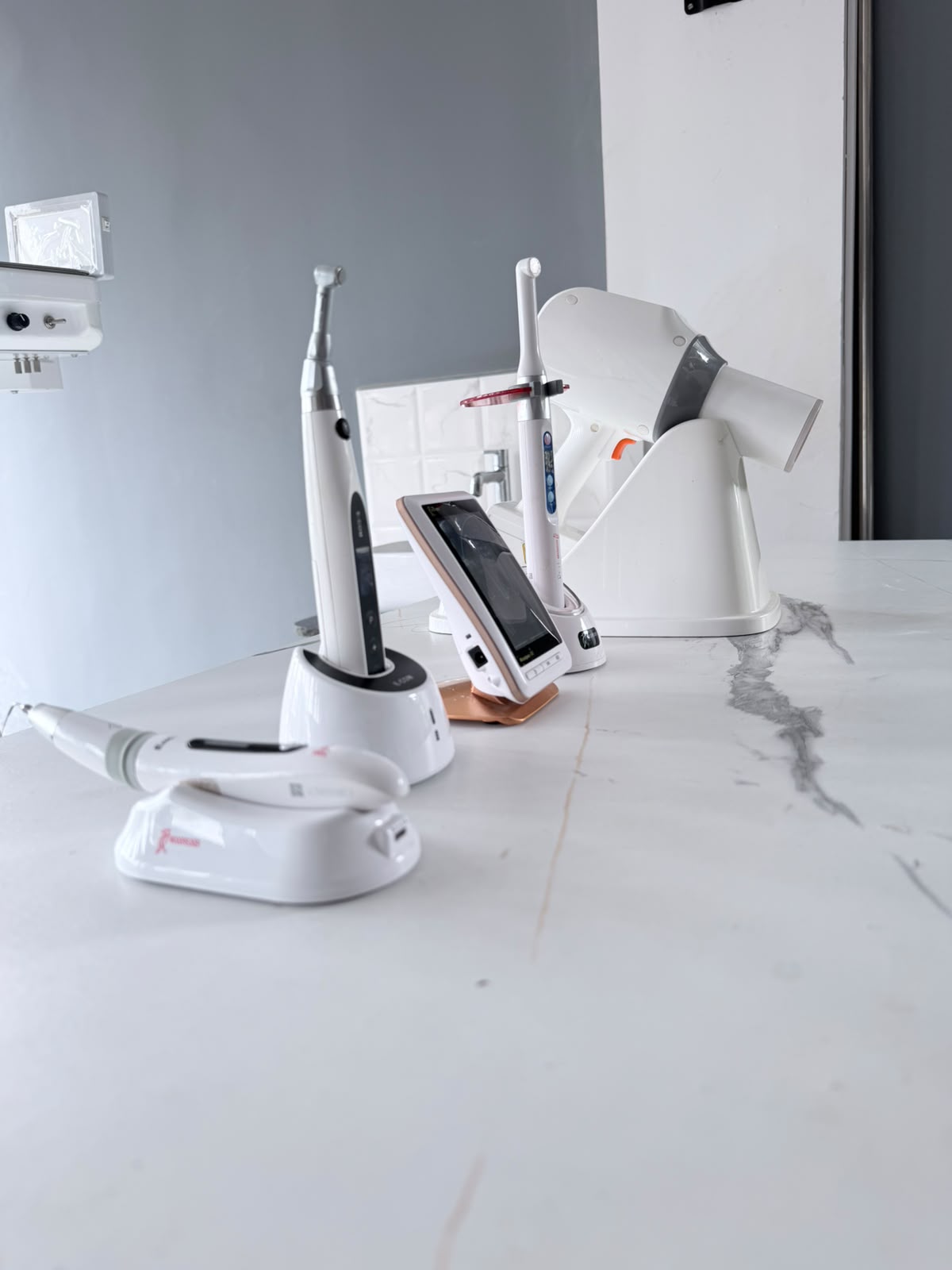 Dental instruments and implant kit